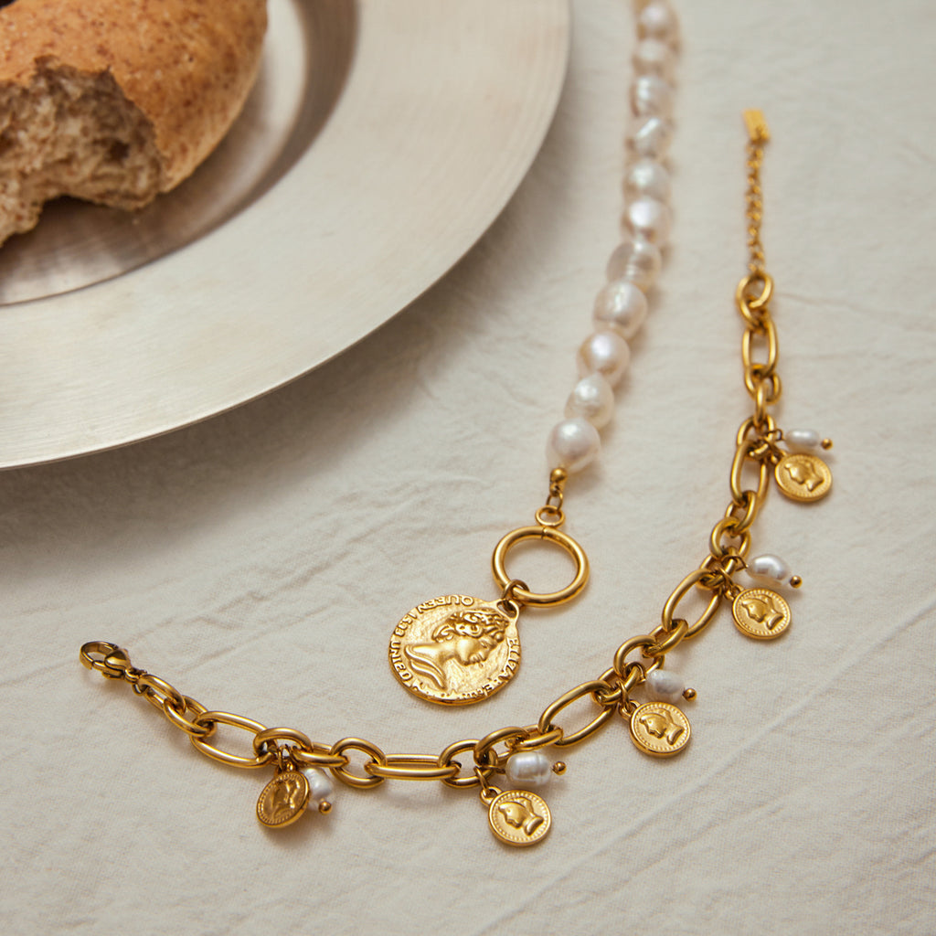 Vicroria beacclet set