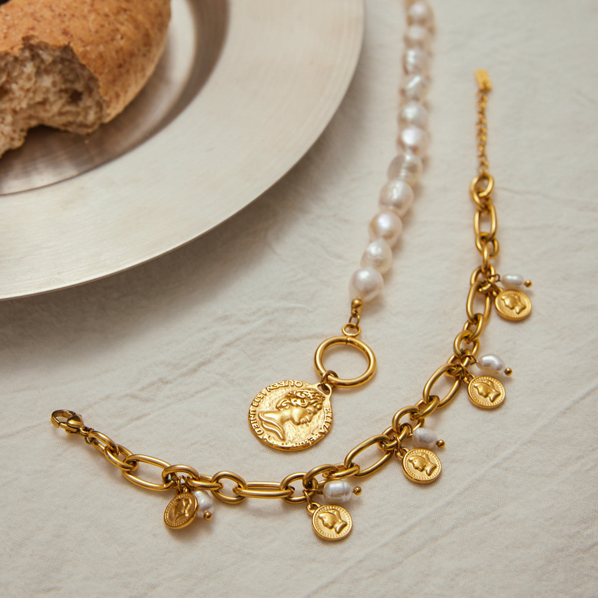 Vicroria beacclet set