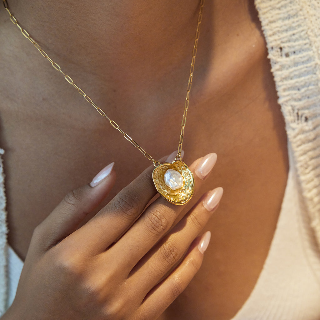 OYSTER NECKLACE