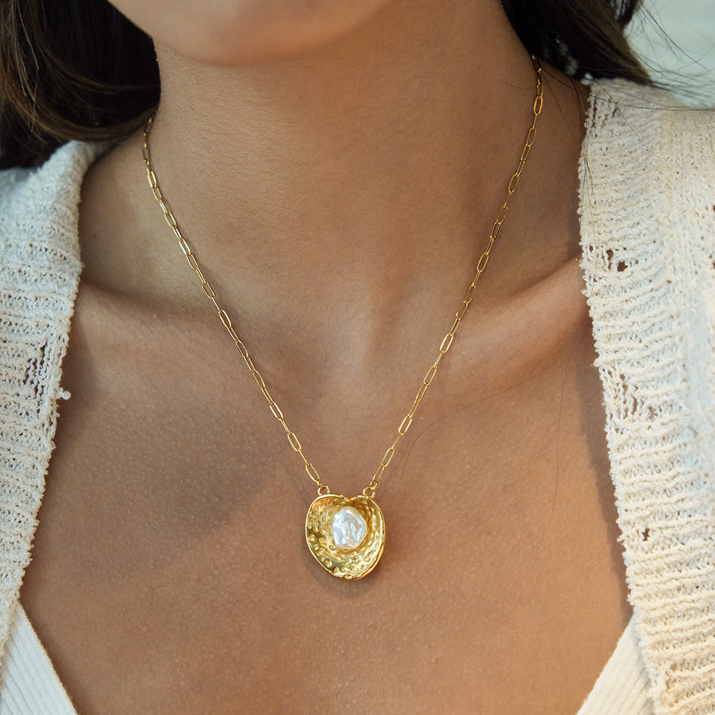 OYSTER NECKLACE