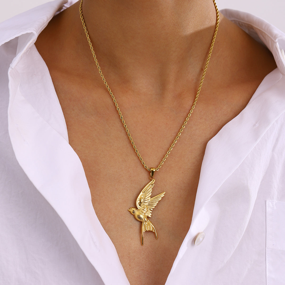 LUVRE WINGS NECKLACE